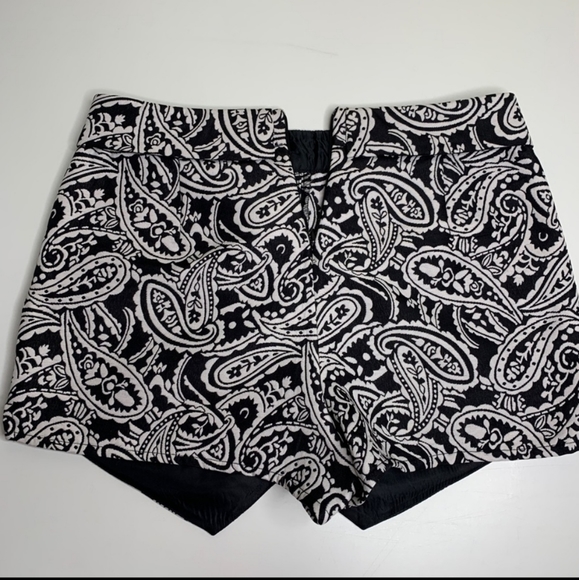 Forever 21 Shorts Size Large Paisley Print NWOT - Picture 6 of 13